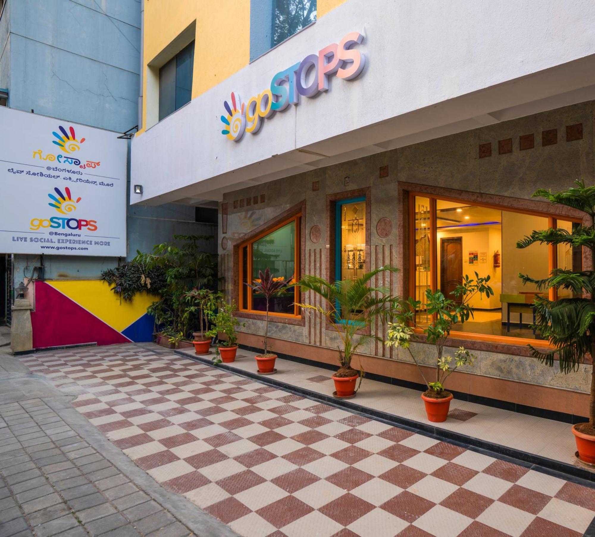Gostops Bengaluru, Gandhi Nagar Majestic Zewnętrze zdjęcie